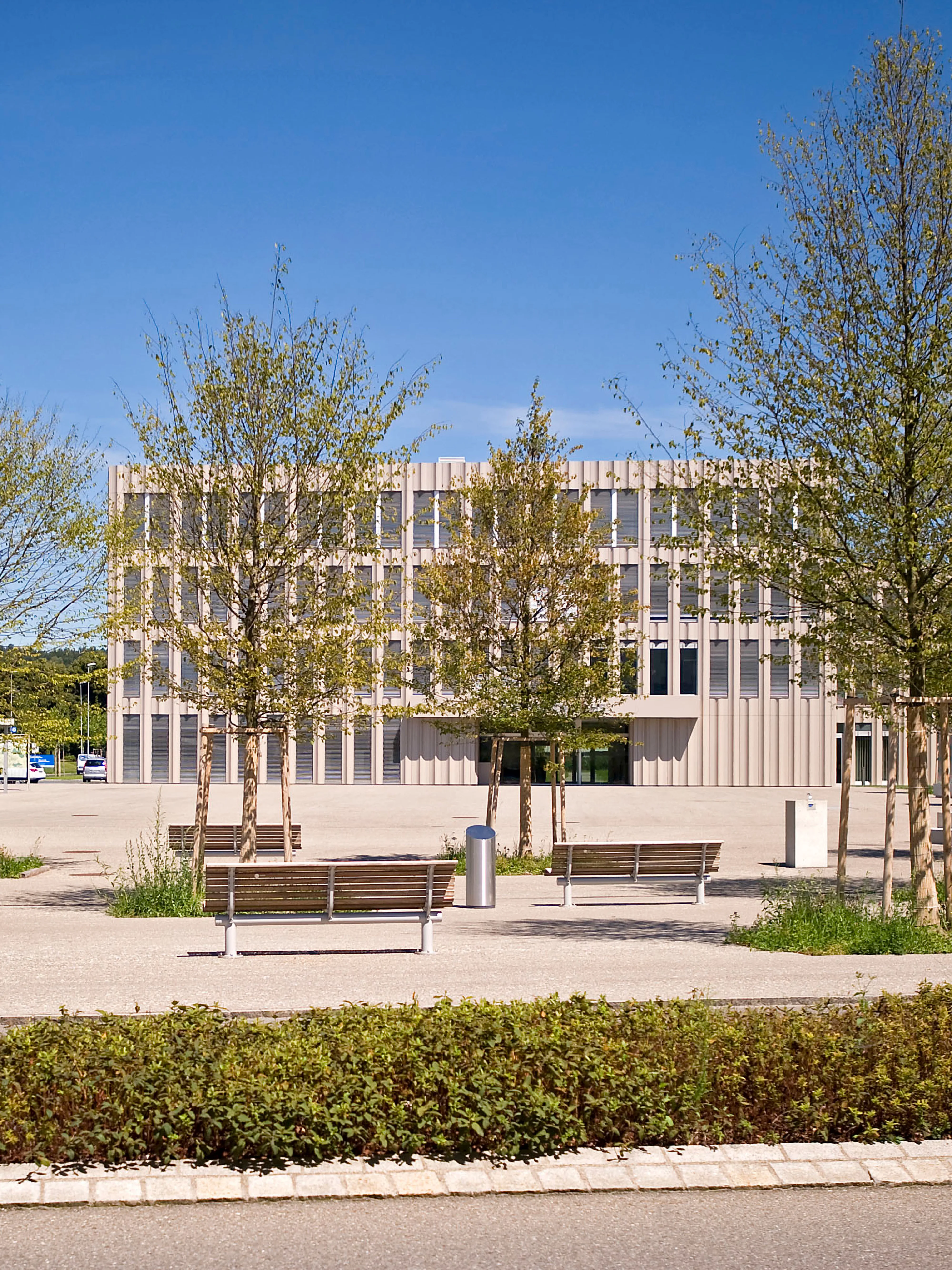 0198 20140718 8110 hero